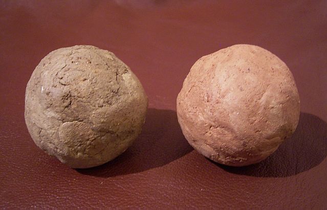 [ Comparision of unbaked and baked clay ball ]